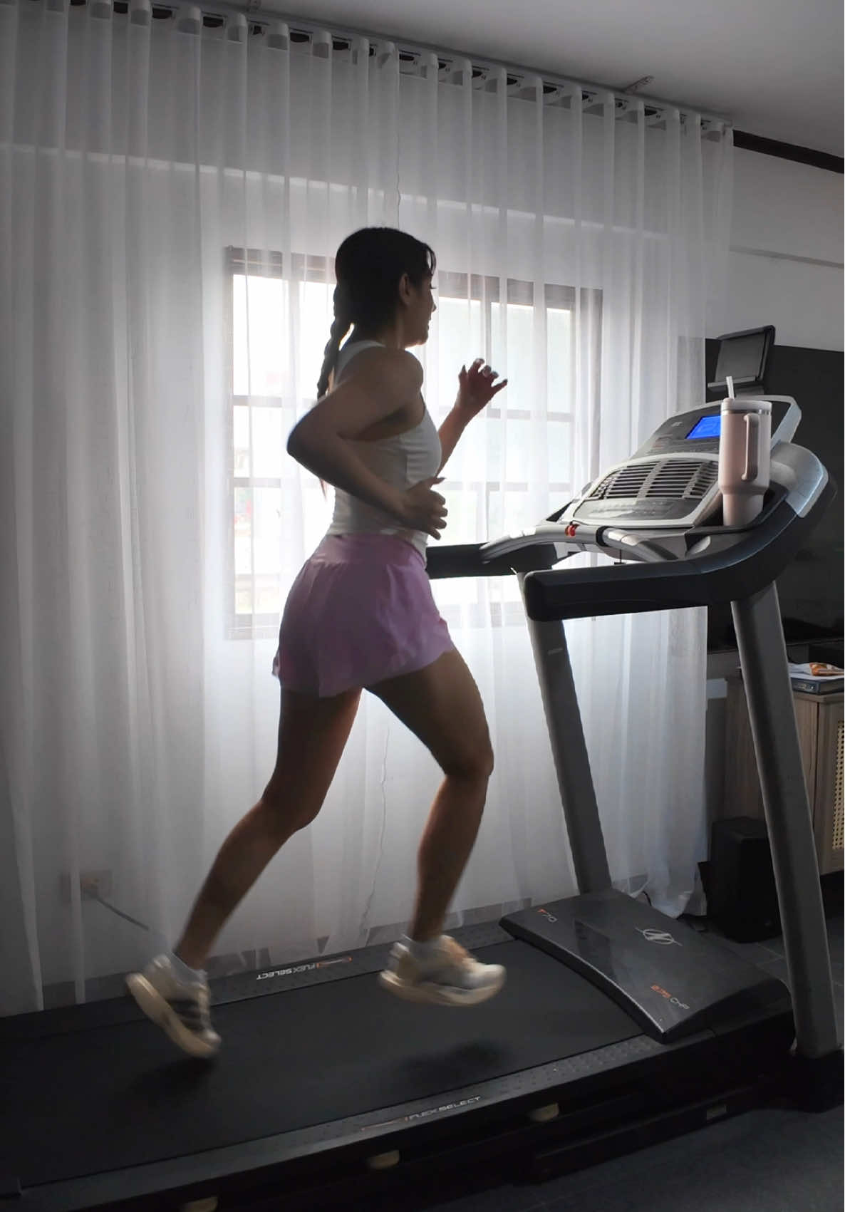 Indoor miles still count 🏃🏻‍♀️🥵