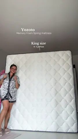 With freebies na rin to kaya kong nagbabalak ka bumili ng bagong mattress mo ito na yonnnn. #yozoto #memoryfoam #springmattress 