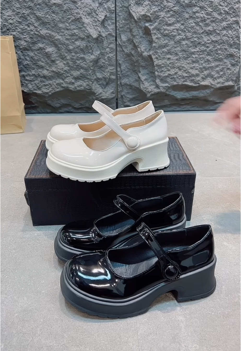 Fresh look itu wajib, sepatu baru ini rahasianya 😉