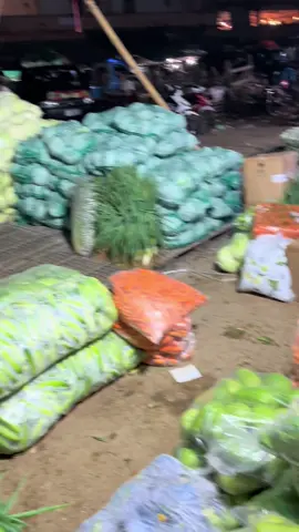 Rutinitas setiap malam Kita Belnja sayur Biar Fresss Setiap Hari nya.  #pasarrauserang #pedagangsayur #bakulsayur #belisayur #fypシ゚viral #fyppppppppppppppppppppppp #gerobaksayur 