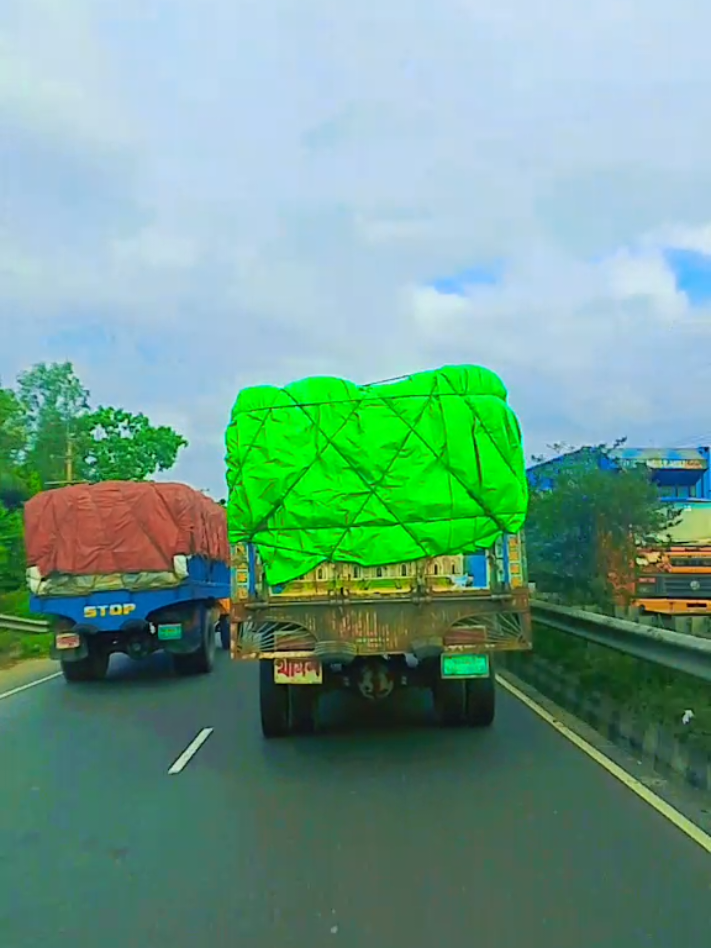 বড় ভাই এই দুর্দান্ত মহাসড়কে এই এক ভয়ংকর খেলা এই শহরে আখিরি  ব্যক্তি মানুষ লাগেনা ড্রাইভার সাহেব একাই করে পরিচালনা #গাড়ি_চালাতে_ভালোবাসি🚚 #viralvideo #foryou 