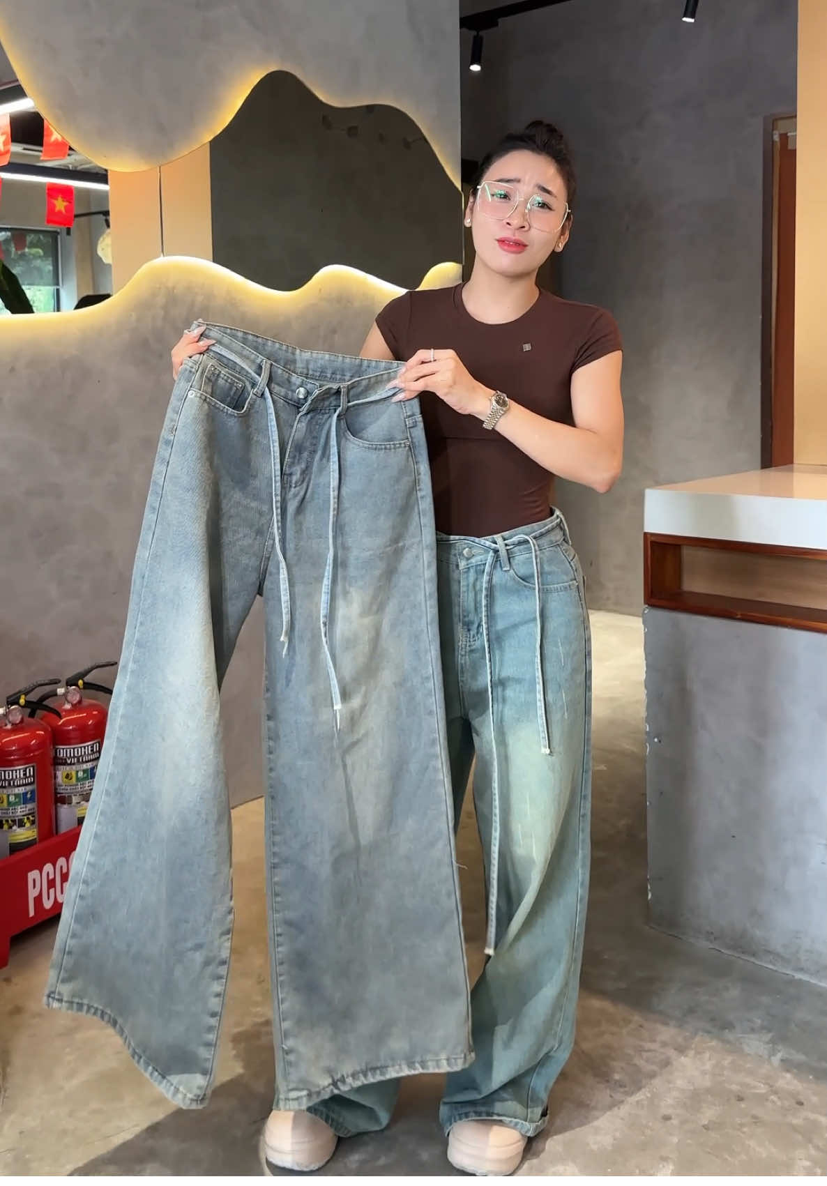 Quần jeans ống rộng. Basic mà sang😘