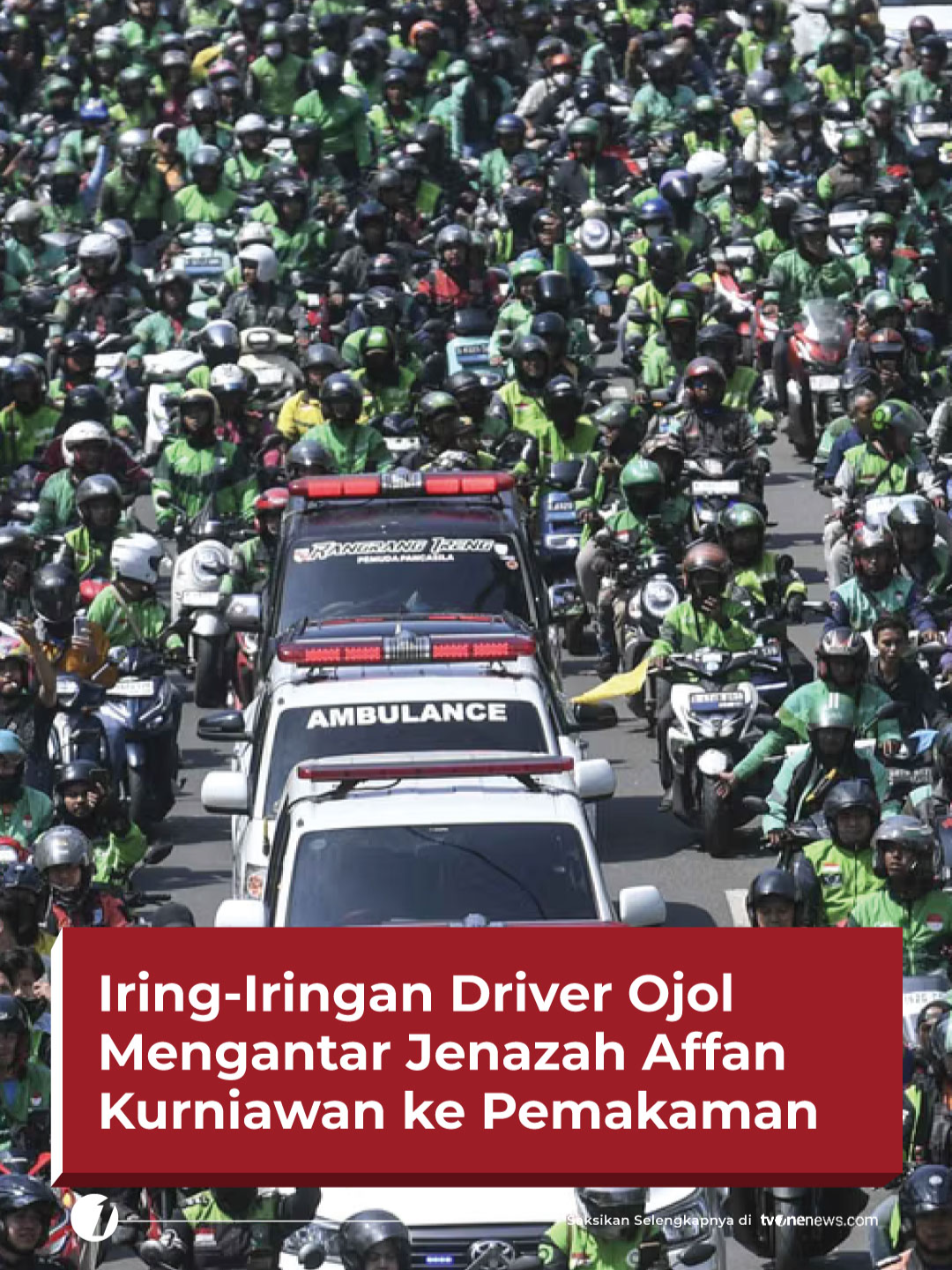 Beredar viral di media sosial, video rekaman yang memperlihatkan iring-iringan dari ratusan atau bahkan ribuan pengendara ojol yang ikut mengantarkan jenazah Affan Kurniawan ke tempat peristirahatan terakhirnya. Dari video yang diterima tim tvone, terlihat pada video tersebut iring-iringan pengendara ojol menyemut hingga memenuhi ruas jalan. Simak berita selengkapnya di tvonenews.com #HardNews_Demonstrasi #FlashOne #CariBeritaditvOne #MassaOjol #AffanKurniawan #FO04