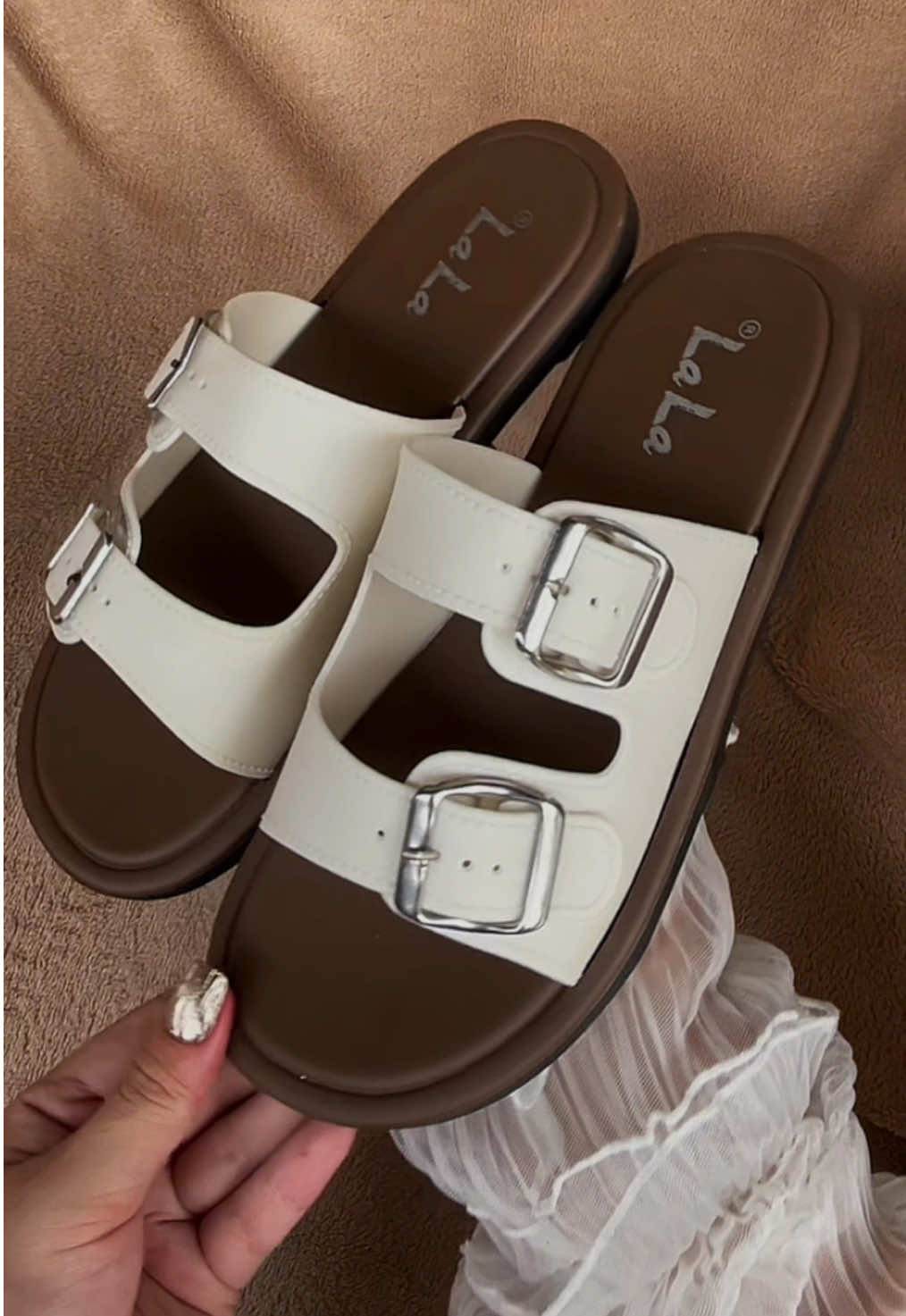 Dual strap flat sandals for casual outfits 