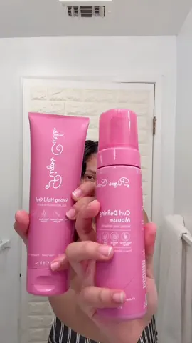 Para el cuidado de tus rizos 🤭yo no tengo pero necesito recuperar mi cabello medio ondulado 🤭 huele y deja muy lindo el cabello #rizos #rizosdefinidos #cremaparacabello #definedcurls 