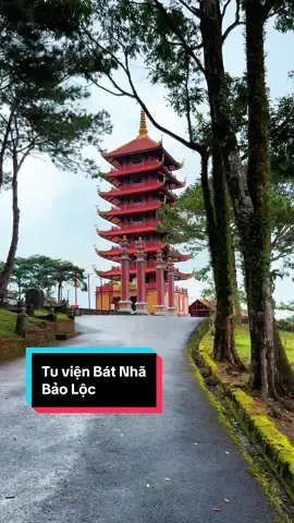 Tu viện Bát Nhã là một tu viện Phật giáo nổi tiếng ở Lâm Đồng, thuộc xã Đamb’ri, TP. Bảo Lộc. Đây là một trong những tu viện lớn và đẹp, được nhiều Phật tử, du khách biết đến. Mình tóm gọn cho bạn một số thông tin chính nhé: 🏯 Lịch sử & hình thành: Tu viện Bát Nhã được xây dựng từ năm 1998, khởi công vào năm 2002 và dần hoàn thiện trong nhiều năm. Ban đầu nơi đây chỉ là một ngôi chùa nhỏ, sau đó phát triển thành một quần thể tu viện rộng lớn. 🌳 Không gian & kiến trúc: Nằm giữa đồi núi, rừng thông và gần thác Đamb’ri, không khí trong lành, tĩnh lặng. Kiến trúc mang đậm phong cách Á Đông, đặc biệt là chùa cổ Việt Nam kết hợp hài hòa với cảnh quan thiên nhiên. Có nhiều công trình như chính điện, nhà giảng, vườn tượng Phật, hồ sen… 🙏 Sinh hoạt tâm linh: Tu viện là nơi tu tập của chư tăng, ni, đồng thời cũng mở cửa cho Phật tử và du khách đến chiêm bái, tìm sự an yên. Từng là trung tâm tu tập theo pháp môn Thiền Làng Mai của thiền sư Thích Nhất Hạnh, thu hút nhiều người trẻ. ✨ Điểm tham quan: Du khách đến đây thường kết hợp tham quan thác Đamb’ri gần đó. Nhiều người tìm đến để lễ Phật, ngồi thiền, hoặc đơn giản là tận hưởng sự bình yên trong khung cảnh thiên nhiên.#tuvien #tuvienbatnha #lamdong #chùa #việtnam 