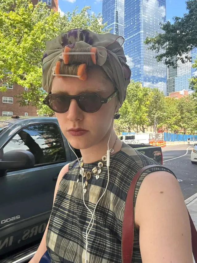 i have an app that lets me post on tiktok but i can’t scroll so i have no idea what’s going on on this app anyways here’s some photos 