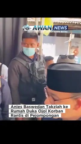 Anies Baswedan Takziah ke Rumah Duka Ojol Korban Rantis di Pejompongan Awan News – Mantan Gubernur DKI Jakarta periode 2017–2022, Anies Baswedan, menyampaikan duka cita mendalam atas meninggalnya Affan Kurniawan (21), seorang pengemudi ojek online (ojol) yang tewas setelah terlindas kendaraan taktis Baracuda milik Polri pada Kamis (28/8/2025) di kawasan Pejompongan, Jakarta Pusat. Anies datang langsung ke rumah duka di kawasan Jakarta Barat pada Jumat (29/8). Kehadirannya disambut isak tangis keluarga, terutama ibunda almarhum, Erlina, yang histeris saat menyampaikan kesedihan mendalamnya. > “Pak, anak saya udah nggak ada, Pak,” ujar Erlina sambil menangis dalam pelukan warga. Dalam kesempatan itu, Anies tampak menenangkan keluarga korban dan mendoakan almarhum agar husnul khotimah. Ia juga meminta masyarakat tetap tabah menghadapi musibah ini. Peristiwa tragis yang menimpa Affan terjadi saat dirinya ikut aksi unjuk rasa di sekitar Gedung DPR. Suasana ricuh membuat kendaraan taktis Brimob melintas di jalan yang dipenuhi massa. Naas, Affan terlindas dan meninggal dunia di tempat kejadian. ✅ Jangan lupa subscribe, follow, like & share! Ikuti terus berita inspiratif lainnya di platform resmi media sosial kami di YouTube, Instagram, tiktok, Facebook Awan News, portal resmi website berita Awan News https://awannews.id/ , dan saluran resmi WhatsApp kami https://whatsapp.com/channel/0029VbB1gqJKAwEuVdEdEq0L