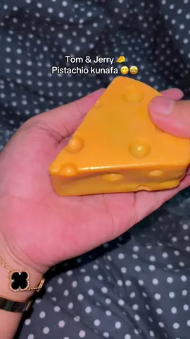 Selain enak bgtt bentuk nya juga lucu #promomakangajian #coklatdubai #pistachio #choco #tomandjerry 