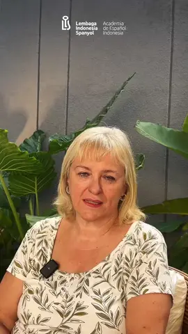 Tips dari Ibu Paloma selaku Founder dan juga pengajar di LIS, ternyata kalau kita bisa bahasa Spanyol terkhusus untuk kamu yang ingin berkarir ke luar negeri akan banyak sekali peluang peluang kerja dibutuhkan. Bukan hanya berkarir tapi kamu juga bisa dengan mudah berkomunikasi dengan bahasa Spanyol. Buat kamu yang pingin banget bisa bahasa Spanyol, bisa banget ikut belajar di @lisyogya. Engga perlu mikir mikir lagi, karna di Lembaga Indonesia Spanyol sudah terverifikasi dan pengajar nya sudah berkompeten. Kamu bisa kepon di Link di Bio ya 👍 #lembagabahasa #lembagaindonesiaspanyol #belajarbahasa #belajarbahasaspanyol #ayobelajarbahasa 