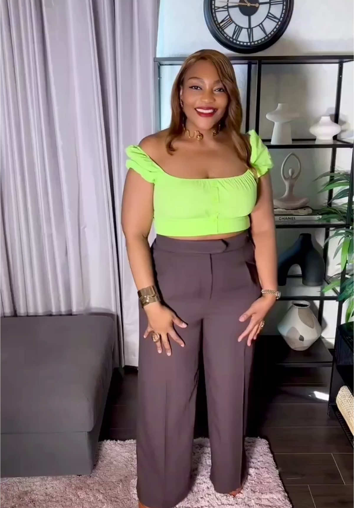 These trousers?? A whole vibe 😍 Tried styling them 3 ways (accessories) just for fun — which one are you feeling most? 🤎💚💫✨ Trousers: @hm #1293732003 #creatorsearchinsights #fashionfyp #trousersoutfit #fypfashion #outfitinspo   