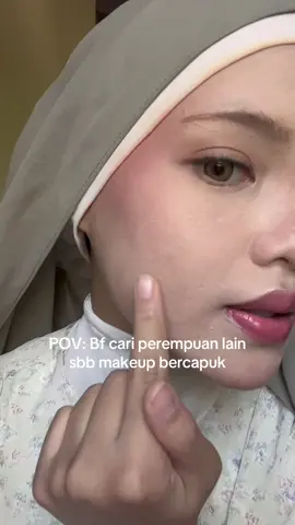 love love love this glowing spray!!! 3 in 1 & memudahkan kerja i so much. dah bottle ke-2 btw😜 #skintific #glowingspray #cakeymakeup 