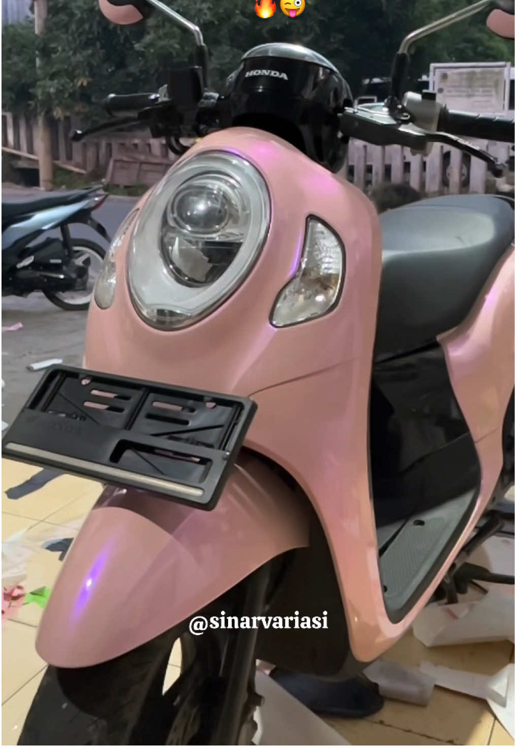 Pemasangan pink lembayung di motor scoppy nihh cakep polll🔥😍😜#fyp #sinarvariasi #skotlet #garutselatan #fyppppppppppppppppppppppp 