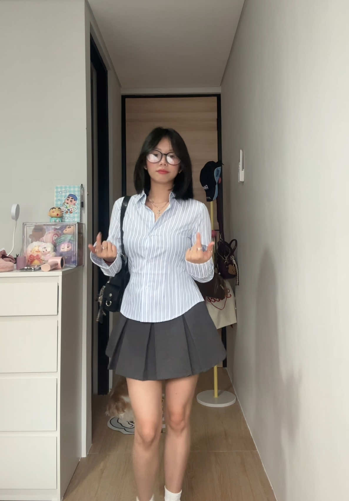Fitted shirt ini selalu gonggg kalo dipake.. kacau bgtt
