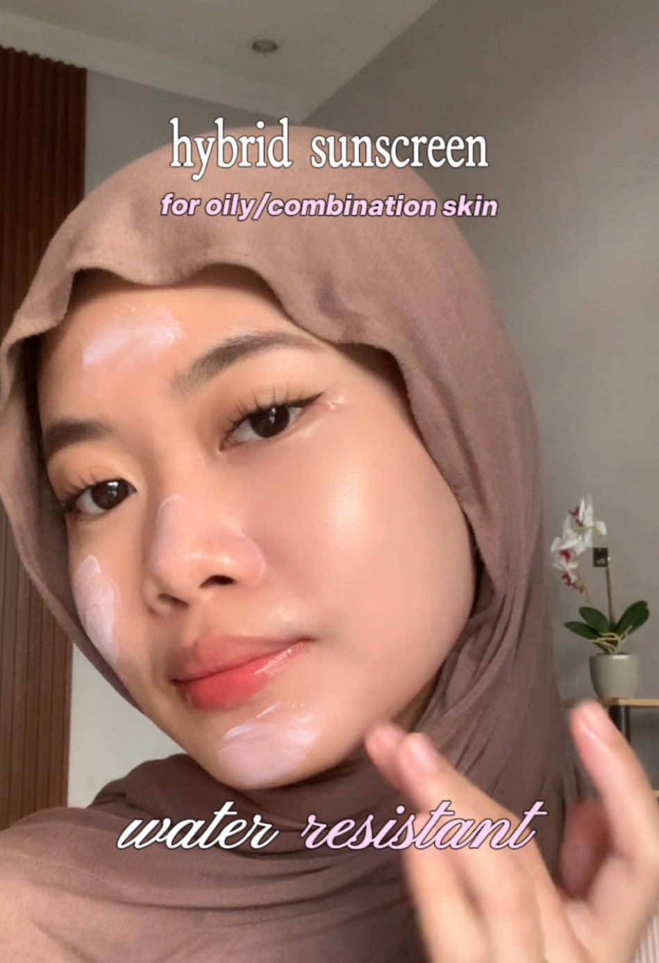 kata aku harus bgt punya hybrid sunscreen ini kalo kalian hobi olahraga sih!🫵🏻 #innisfreeindonesia #innisfreexBE #skincarekorea #kbeauty #sunscreenwajib 