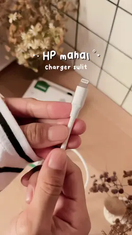 HP mahal masa charger sulit ? 🙈 jangan pake yang asal mending pake yang udah teruji aja pake dari merk ugreen ini. Pilih yang kabelnya seperti ini ya supaya lebih awet ga gampang putus kabelnya #kabelcharger #kabelchargeriphone #kabeliphone #kabelugreen #ugreen 