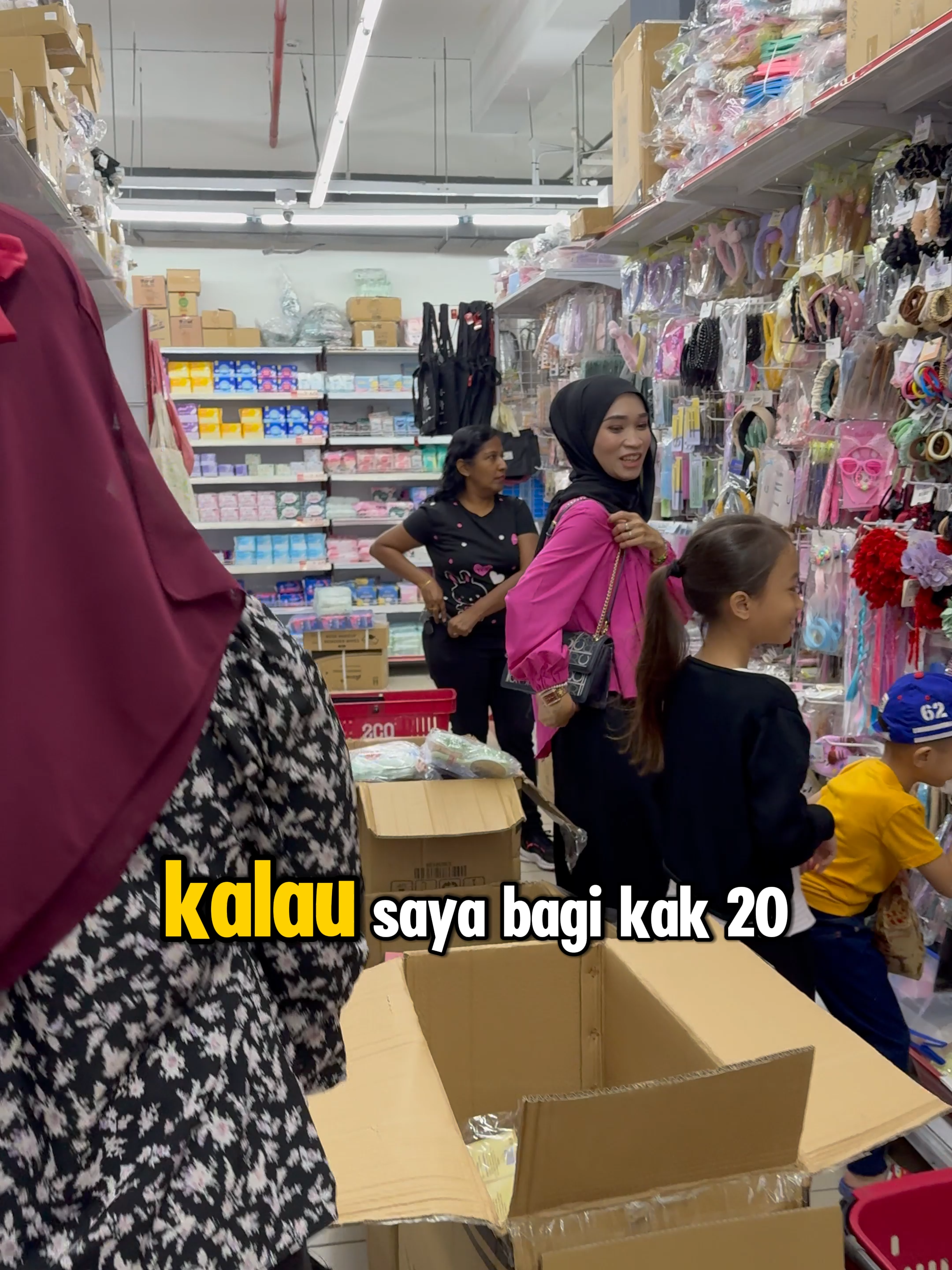 Akak ni malu-malu je main 🤣 Takpe, yang penting akak dapat supplement whitiesnow percuma dari @kitsuimalaysia !! Yayy 🥰 #cintaaleeya #teamjc #foryou #kongsirezeki #kitsui #kitsuimalaysia #halal #whitiesnow #probiotics #20saat #fyppp #akak20saat #aleeya