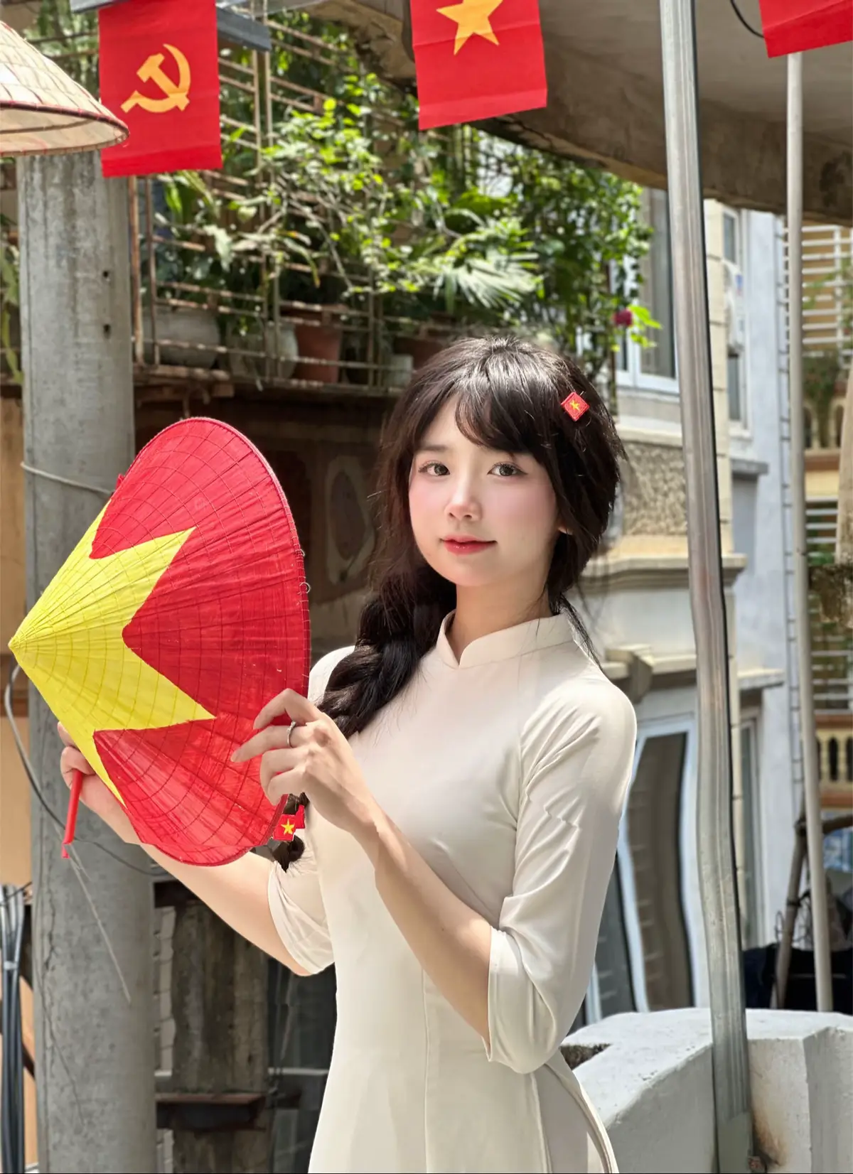 Họ cầm súng để ta cầm bút Họ đi trong bóng tối để ta được ngắm ánh bình minh Họ chiến đấu để đổi lấy một bầu trời yên bình Họ hi sinh để đổi lấy hoà bình cho chúng ta 💓