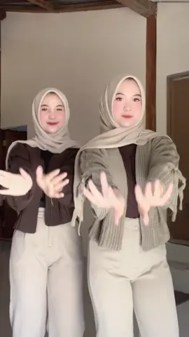 yuk kembaran sm bestinyaa kalaian😗🫰🏻 #cardiganrajut #rajutpremium #murah #rajut 