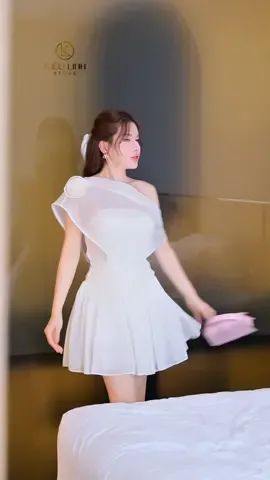 Set Tơ cộc Lệch Vai siêu hot hit của nhà Kiều Linh 😍 Đủ làm các tình yêu say đắm chưaaa #kieulinhstore6868 #vaythietkecaocap #vaydutiecsangchanh #xuhuong #vayxinhmoingay 