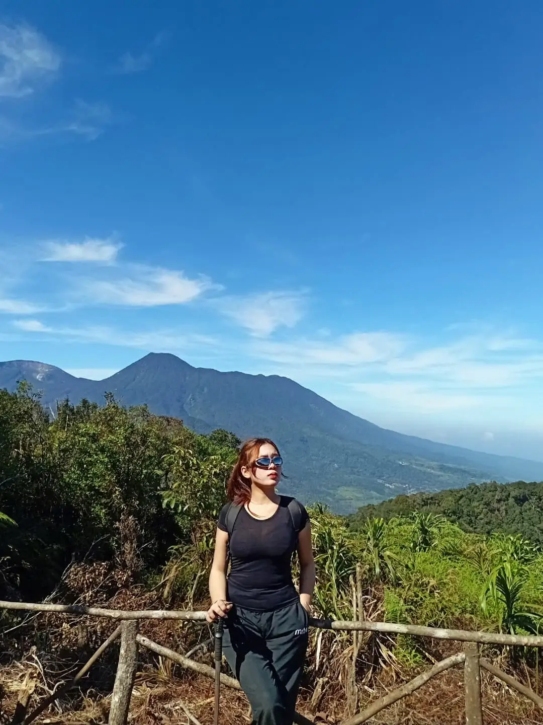 oh ini tah.. 😜 ac:@iyaainiielinn  #fyp #foryou #viral #xyzbca #mtluhur #gunungluhur #pendakigunung #pendakicantik #pencintaalam #pendakisantai #petualangcantik #Hiking #koleksiberharga 
