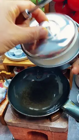 You can make a delicious feast in a small kitchen too😋 #SmallSpaceBigFlavors #micro #miniature  #miniaturecooking #mini #cooking #fried #クッキング #wolink #อาหารเลิศรส #fyp 	