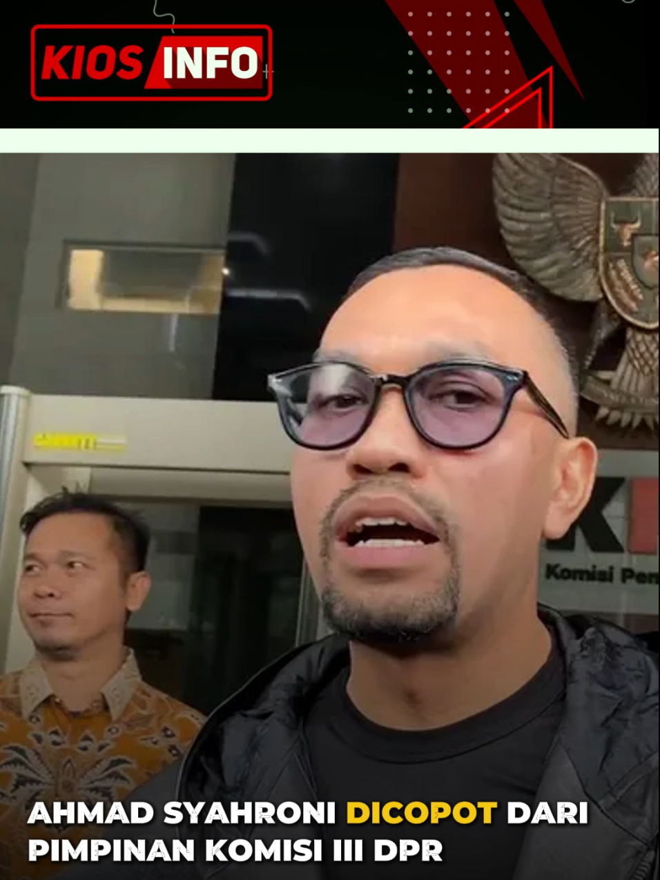 Imbas Sebut Rakyat T*lol, Ahmad Sahroni Dicopot Dari Jabatannya! Fraksi Partai NasDem DPR RI resmi mencopot Ahmad Sahroni dari jabatannya sebagai Wakil Ketua Komisi III DPR.  Keputusan ini dinilai buntut dari kontroversi pernyataannya yang menyebut rakyat ‘tolol’ saat menanggapi kritik publik beberapa waktu lalu. #ahmadsyahroni #dpr #demo #fyp #salsaerwina 