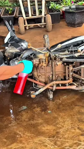 xe anh em đang bị rỉ sét ố vàng thì nên dùng chai tẩy rửa này nhé #dungdichtayrua #tayruadanang #tungvary3 #xuhuong 