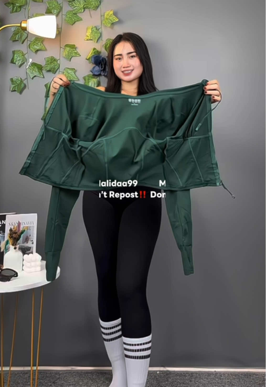 Udah gak diragukan lagi ini Jaket crop bahan premium , super adem tebel 🥰✨   #jaketcrop #jaketkktop #jaketsport #jaketolahragawanita #jaketslimfit 