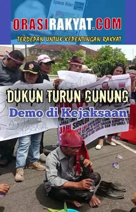 Dukun Ikut Aksi Demo, Koalisi LSM Desak Kajari Sibolga Dicopot Sibolga – Aksi unjuk rasa Koalisi LSM Gerakan Masif Perjuangan Rakyat (Gempar) di depan Kantor Kejaksaan Negeri (Kejari) Sibolga, Kamis (28/8/2025), berlangsung unik sekaligus tegang. Massa menghadirkan seorang dukun untuk melakukan ritual pengusiran roh jahat, sembari mendesak Kepala Kejari Sibolga, Syaiful Alam Yuliastana, segera dicopot dari jabatannya. Oppung Daftar Pasaribu, dukun yang didatangkan dalam aksi tersebut, tampil dengan ulos di kepala. Ia membakar kemenyan, melantunkan mantra, lalu memercikkan air bercampur bunga dan jeruk purut ke arah pagar Kejari. “Saya melihat ada roh-roh jahat di sekitar kantor ini yang memengaruhi cara berpikir aparat, sehingga tidak jujur menjalankan tugasnya,” ujar Oppung di hadapan pengunjuk rasa. Koordinator aksi, Simon Situmorang, bersama orator Irwansyah Daulay, menuding Kejari Sibolga lemah dalam menindaklanjuti berbagai laporan dugaan korupsi di Kota Sibolga dan Kabupaten Tapanuli Tengah. “Banyak laporan yang mandek. Ini bukti penegakan hukum tidak serius,” kata Simon. Irwansyah menambahkan, Kejari diduga mengabaikan Peraturan Pemerintah Nomor 43 Tahun 2018 yang mengatur pelibatan masyarakat dalam pemberantasan korupsi. “Laporan warga seolah dibiarkan tanpa kejelasan,” tegasnya. Situasi sempat memanas saat seorang pria berpakaian preman berdiri di hadapan massa. Kericuhan hampir pecah ketika ada yang hendak melempar botol air. Belakangan diketahui pria itu adalah Kasi Pidsus Kejari Sibolga, Jeferson Hutagaol. Massa pun mendesak agar Jeferson turut dicopot dari jabatannya. Dalam pernyataan sikapnya, Gempar menyampaikan sejumlah tuntutan, antara lain: 1. Meminta Kejaksaan Agung dan Kejati Sumut mencopot Kepala Kejari Sibolga. 2. Mendesak DPRD Kota Sibolga dan DPRD Tapanuli Tengah membentuk pansus atau hak angket terkait dugaan mandeknya penanganan kasus korupsi. 3. Mengusut dugaan penyalahgunaan Dana BOS dan Dana Desa pada periode 2020–2024, termasuk di SMA Negeri 1 Kolang, SMP Negeri 1 Manduamas, SMP Negeri 7 Sibolga, dan Desa Aek Horsik. 4. Memanggil serta memeriksa oknum kepala sekolah dan kepala desa yang diduga terlibat. 5. Menilai Kepala Kejari Sibolga tidak mematuhi aturan mengenai peran serta masyarakat dalam pemberantasan korupsi. Perwakilan massa sempat diterima oleh Kasi Datun Kejari Sibolga, Puriman Harefa. Namun, pertemuan itu tak membuahkan jawaban memuaskan. Kekecewaan pun semakin membesar di kalangan pengunjuk rasa. Menutup aksi, Simon menegaskan pihaknya akan kembali turun ke jalan pada 2 September 2025, bertepatan dengan Hari Ulang Tahun Adhyaksa. “Jumlah massa akan lebih besar dibanding hari ini,” ujarnya. (OR-RZ) #demo #sibolga #kejaksaan #beritaviral #fyppppppppppppppppppppppp 