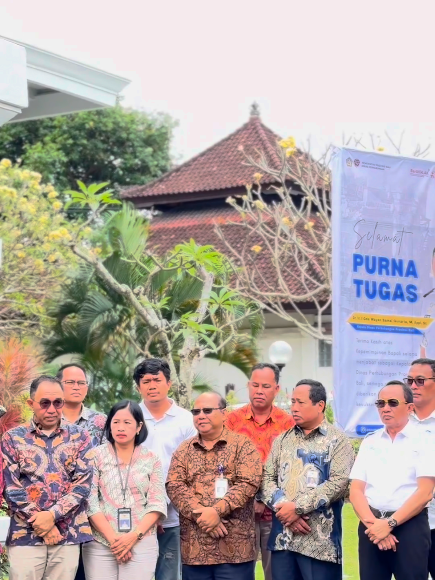 Jumat, 29 Agustus 2025 --- Kepala Distrik Navigasi Tipe A Kelas II Benoa, Bapak Budi Setia, S.Sos., M.Si., menghadiri undangan Pelepasan Purna Tugas Kepala Dinas Perhubungan Provinsi Bali yang bertempat di halaman Kantor Dinas Perhubungan Provinsi Bali. Acara ini menjadi momen penuh penghargaan dan apresiasi atas dedikasi serta pengabdian dalam memajukan sektor transportasi di Bali. ------ SMRT Distrik Navigasi Tipe A Kelas II Benoa Semangat perubahan, pasti bisa! ----- Jangan lupa follow dan like akun kami Facebook : Djpl Disnav Benoa Instagram : djpl_disnavbenoa Tiktok : djpl_disnavbenoa Youtube : djpl disnavbenoa #Kemenhub151 #DJPLbekerjadenganhati #djplkemenhub151 #SMRTDisnavBenoa #SMRTHublaPastinya #DisnavBenoaSIGAPRAMTUN #LewatLaut #MenghubungkanIndonesia
