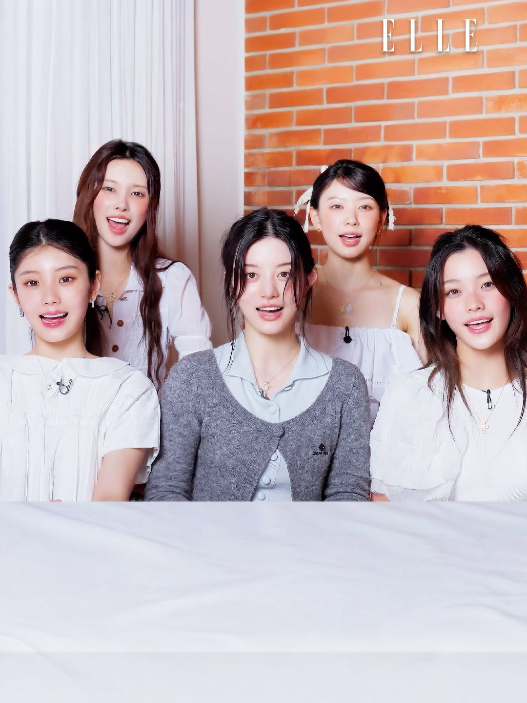#아일릿 은 먹는 거 앞에선 물러나지 않아 🍭 간식 하나에 세상을 다 가진 표정 짓는 아일릿… 이거 팬들 울어요… 대표 먹짱 아일릿이 드디어 ’엘르겟햐‘에 왔습니다. 업데이트된 숙소 비하인드 썰부터, 멤버들이 직접 꼽은 찐 빌냥이까지🐱 #엘르겟햐 속 무물과 간식 뽑기에 진심인 귀여운 아일릿의 모습을 영상에서 만나보세요!@illit_official