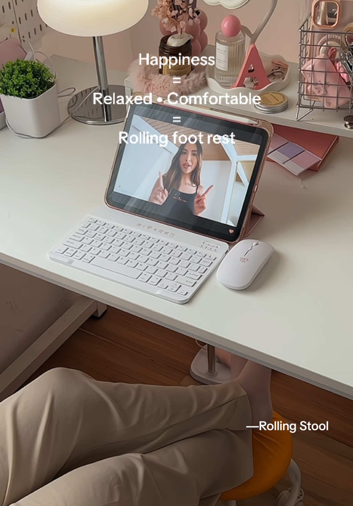 Rolling stool! Perfect for work from home buddies! 🪑✨ #smallchair #bedroomessentials #bedroomfurniture #footrest #fyp 