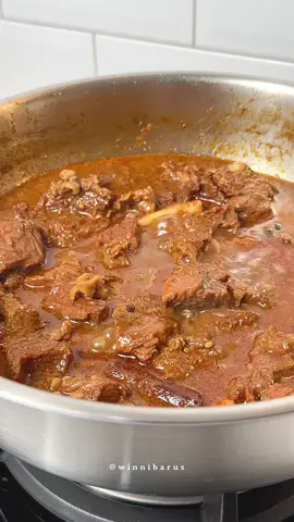 Semur Daging Bahan : 500 gr daging 1 batang serai Sejempol lengkuas 2 lembar daun salam 5 cm kayumanis 4 cengkeh 3 kapulaga 1 bunga lawang 7 sdm kecap manis (tambahkan sesuai selera) Secukupnya air Garam Kaldu bubuk Bumbu halus : 15 bawang merah 6 bawang putih 8 cabe merah keriting 1 ruas jahe 3 butir kemiri 2 sdt merica bubuk Cara masak nya lengkap ada di video yaa.. Jangan lupa bikin juga dan semoga suka yaa, teman2 ❤️ Jangan lupa follow @winnibarus untuk resep2 lainnya 🥰🥰 #semurdaging #dagingsemur #dagingsemurbali #resepsemurdaging #semurbali #dagingkecap #masaksimpel #masakansederhana #masakanrumahan #resep #resepmasakan