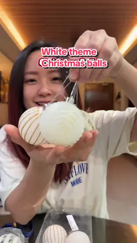 White theme Christmas balls #whitechristmas #christmasballs #christmas #christmasdecor #decors 