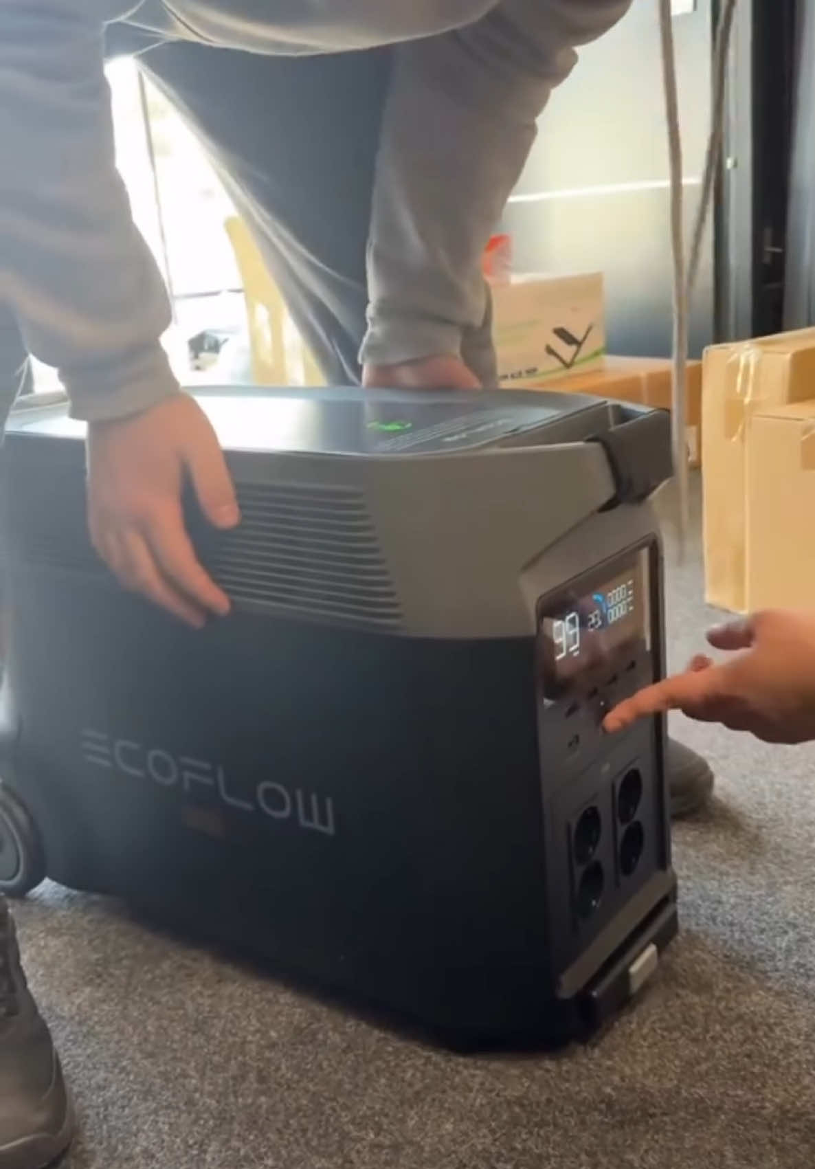 Nhấc ra khỏi hộp Trạm sạc dự phòng di động EcoFlow DELTA Pro | 3600Wh. #ecoflow #ecoflowvn #ecoflowvietnam #ecoflowdeltapro 