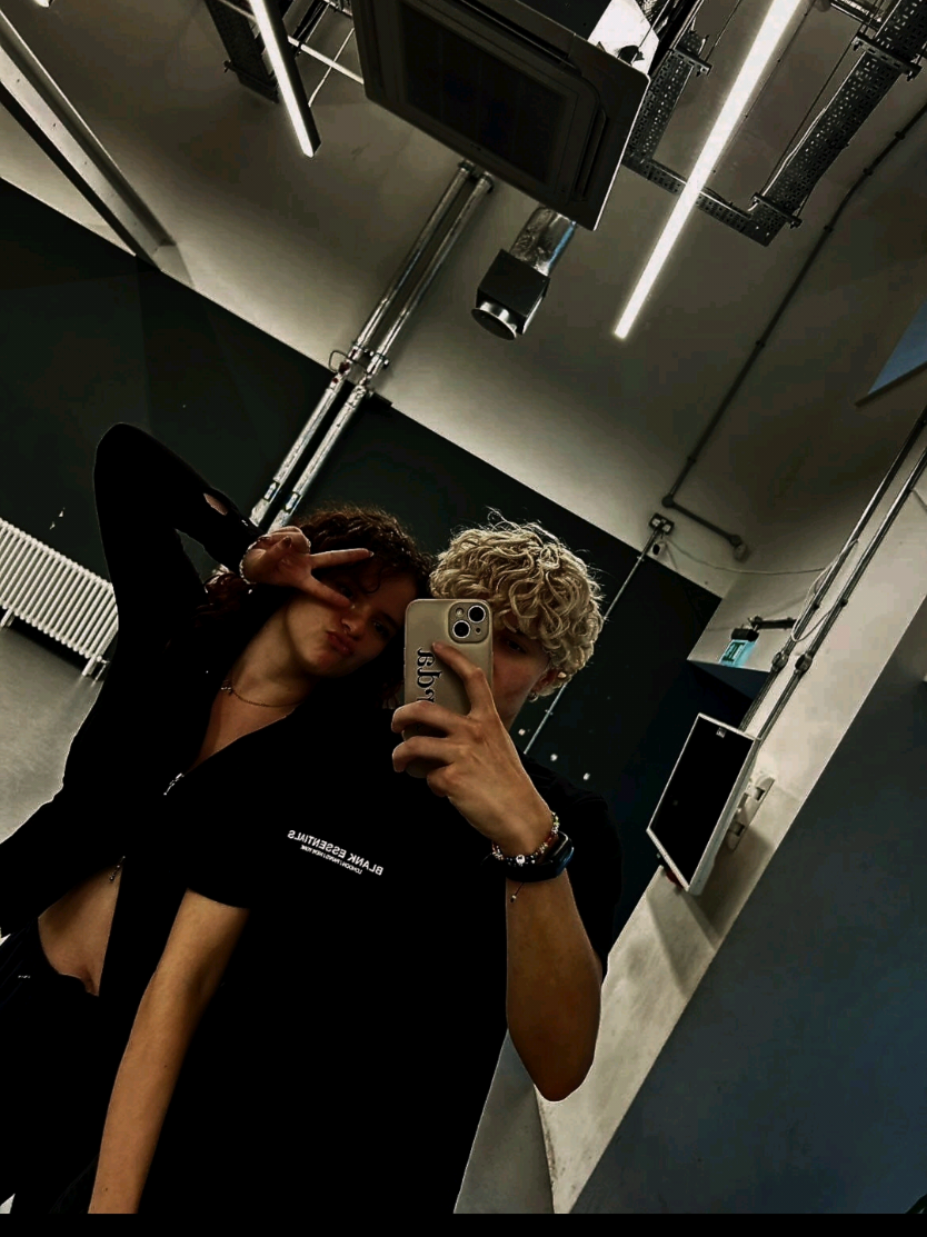 ✨️Are you down?✨️ dc: @Caleb Green  #down #downchallenge #fyp  #londondance #danceduo