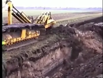 Deep cultivation.😳#Harvester#Picking#Modern#Agricultural#agricultural #agriculturalmachines #robot 