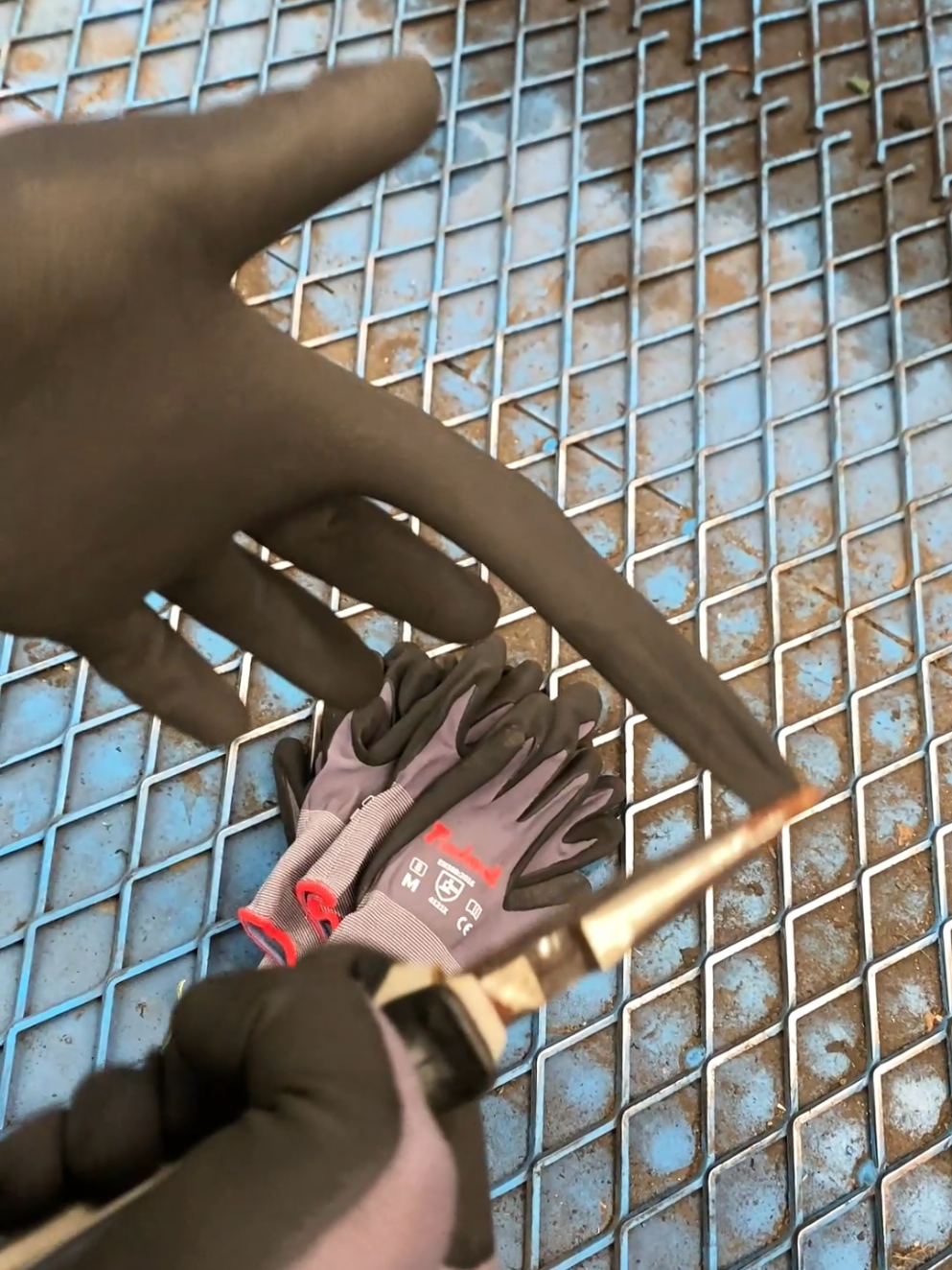 #gloves #gloveschallenge #workgloves #workinggloves #protectyourhands #dealsforyouday #dealsforyoudays #tiktokshopsummerturnup #tiktokshopsummersale #gift #tiktokshoplabordaysale #giftforyourself 