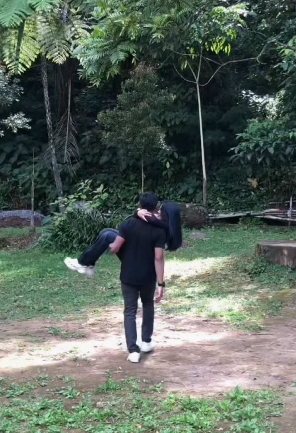 #onehandlift #couple #fyp 