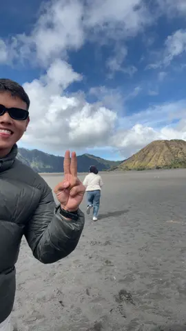 gabisa lari ya kmu dri aku@Ingeeeeeee🫧 😝#trendlarikejarpacar #trend #bromowithyou #bromomountain #bromotenggersemeru 
