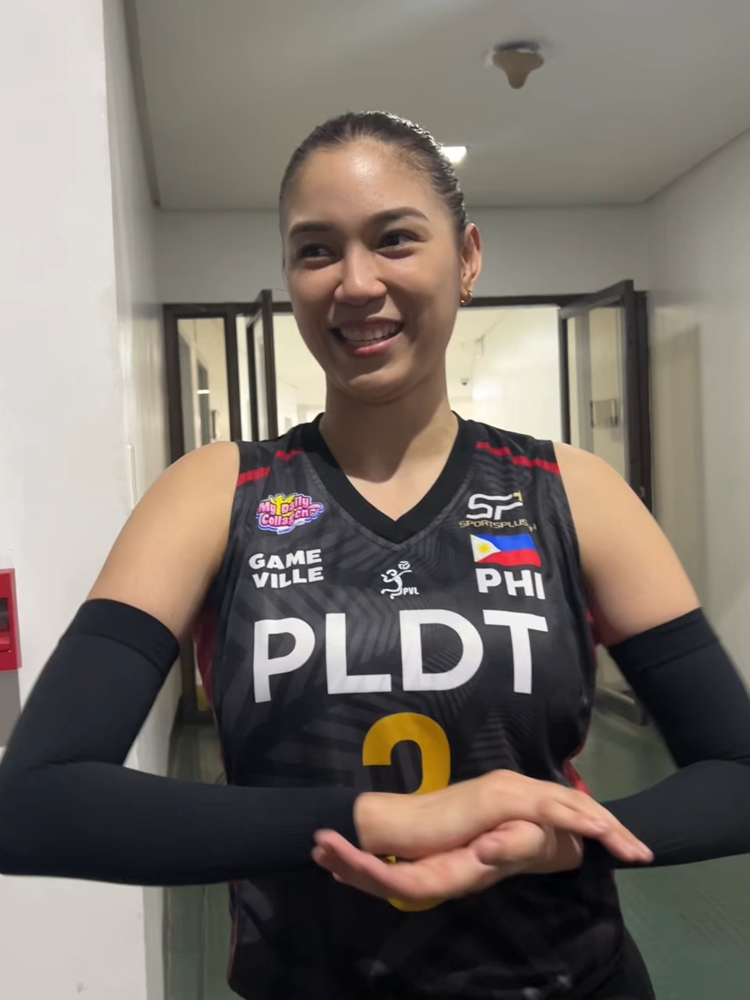 SEVENTEEN’s Seungkwan notices our Yeye 🎧🇰🇷 Support her at the Finals of #PVLInvitationalConference this Sunday, Aug 31 at the Smart Araneta Coliseum. Do easy tasks, get free load! Visit gigrewards.ph today! #PusoPostGame