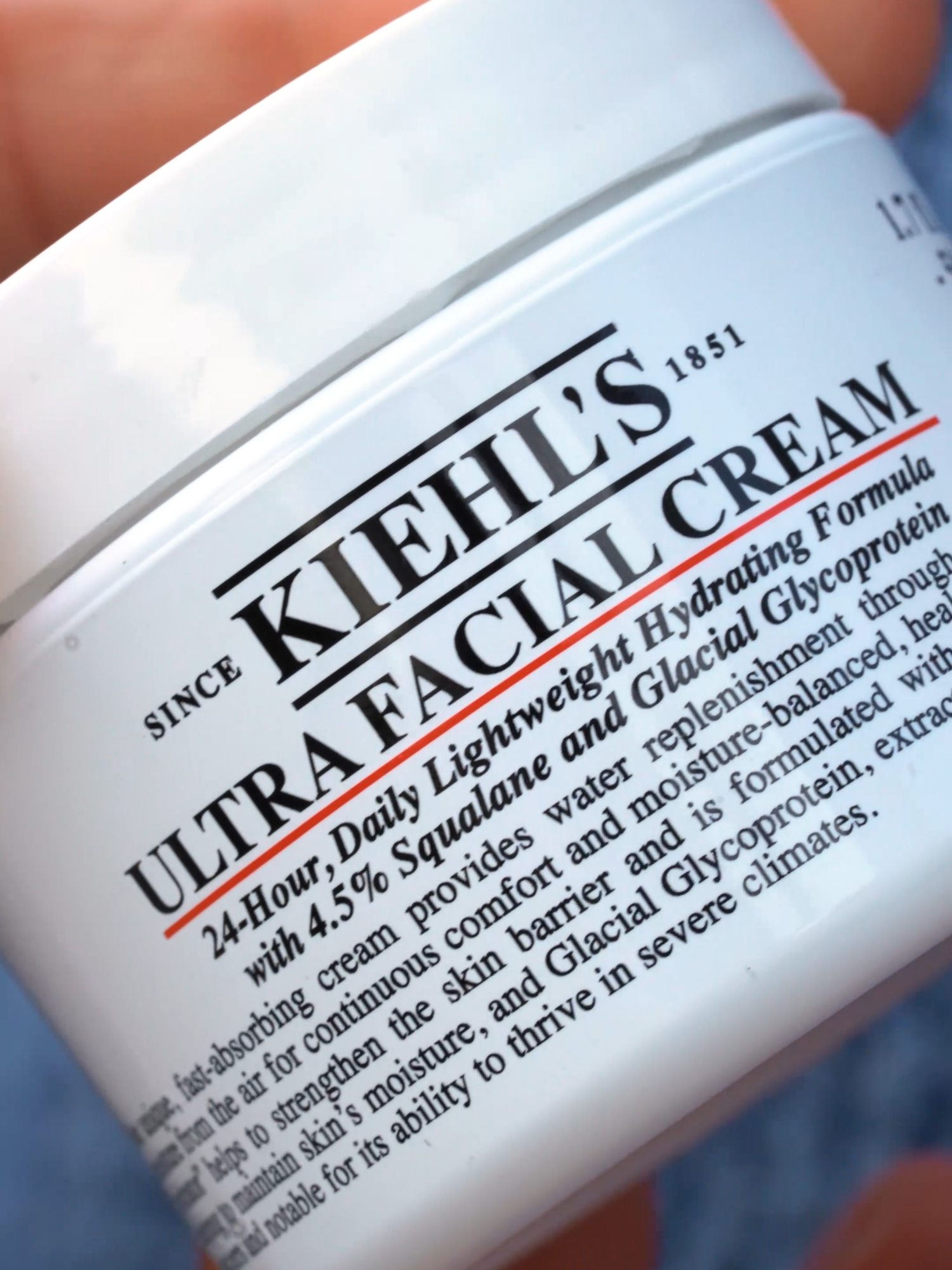 Ultra Facial Cream + Ultra Barrier Cleanser = 💧Ultra Hydration​ .​ 🫧ล้าง ลบ หมดจบ!​ ✨ใหม่! Kiehl's Ultra Facial Barrier-Hydrating Cleanser​ คลีนเซอร์สูตร Cream to Foam ทำความสะอาดล้ำลึกอย่างอ่อนโยนด้วยเนื้อโฟมที่มีฟองอ่อนนุ่ม เคลียร์ทุกสิ่งสกปรก น้ำมัน เมคอัพ กันแดด และมลภาวะในขั้นตอนเดียว ไม่ทำให้ผิวแห้งตึง พร้อมเสริมปราการผิว เติมและกักเก็บความชุ่มชื้นยาวนานต่อเนื่อง 24 ชั่วโมง​ .​ 💧เติมความชุ่มชื้นขั้นสุด!​ ☝🏻No.1!^ Kiehl’s Ultra Facial Cream​ มอยซ์เจอไรเซอร์สามัญประจำบ้าน เสริมปราการผิวให้แข็งแรง เปลี่ยนผิวแห้งให้เป็นผิวนุ่ม เติมความชุ่มชื้นยาวนาน 24 ชั่วโมง​ . ​ #KiehlsUltraBarrierCleanser #Kiehlsคลีนเซอร์เสริมปราการผิว #UltraFacialCream #Kiehls #KiehlsThailand #มอยเจอร์ไรเซอร์​ #ResKiehlsSKinBarrier #TikTokป้ายยา #ป้ายยาสกินแคร์​ .​ ^ของคีลส์​