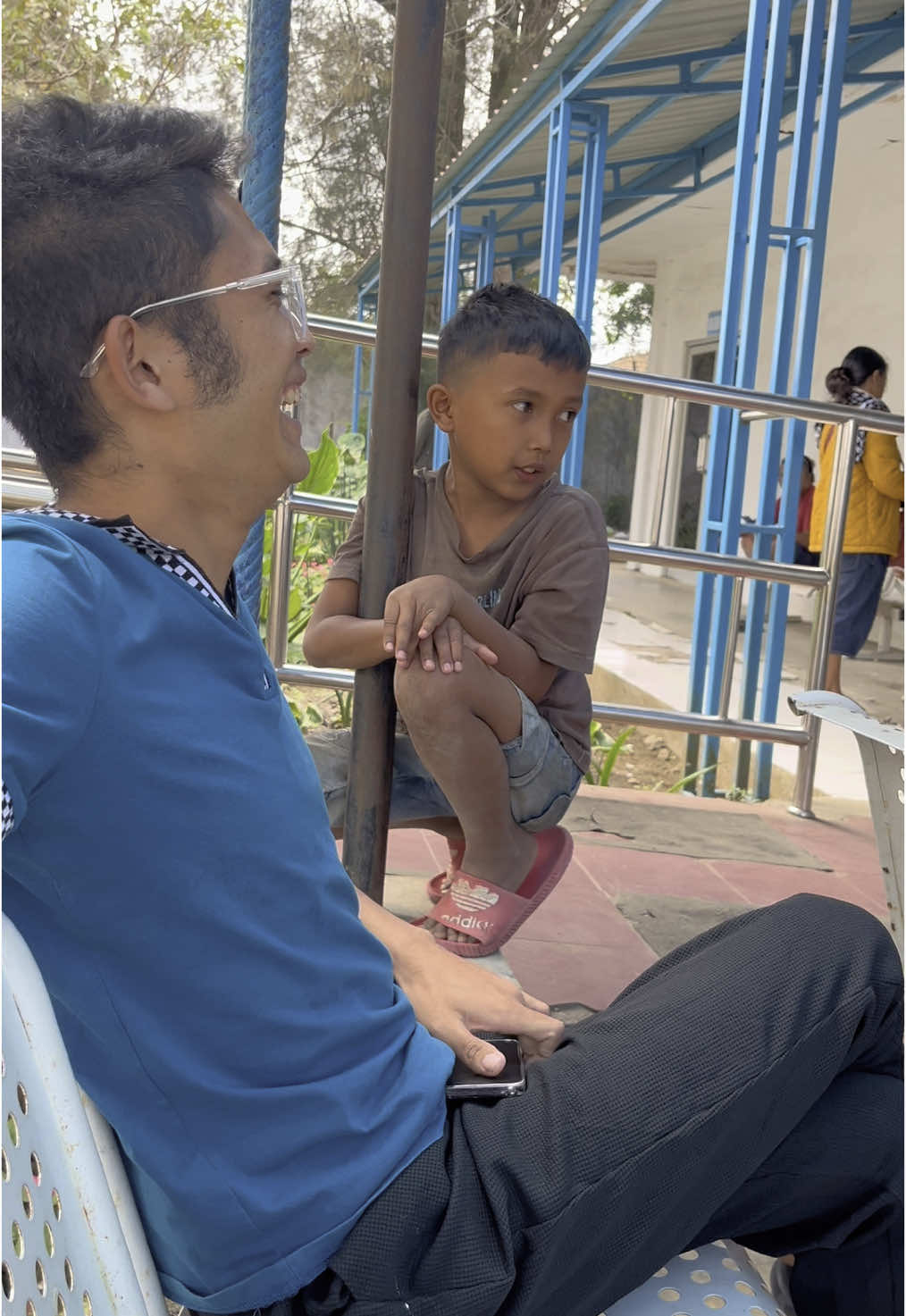 Guru dan murid sedang berdiskusi 🤣🤣🤣 @Penangkal_Begu ❄️  #fyp #kalakkaro #karotiktok #viral 