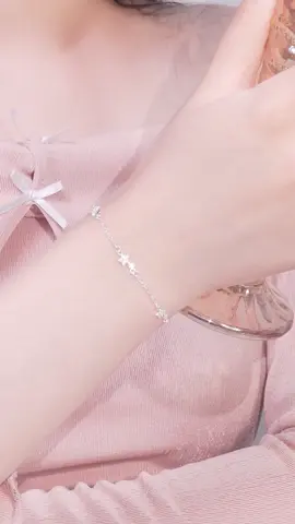 LT0163 – Lắc tay sao mini đính đá. Một vì sao nhỏ cho nàng tỏa sáng 🌟 #daychuyenbactlee #lactaybactlee #trangsuc #khuyentaibactlee #tleejewelry 