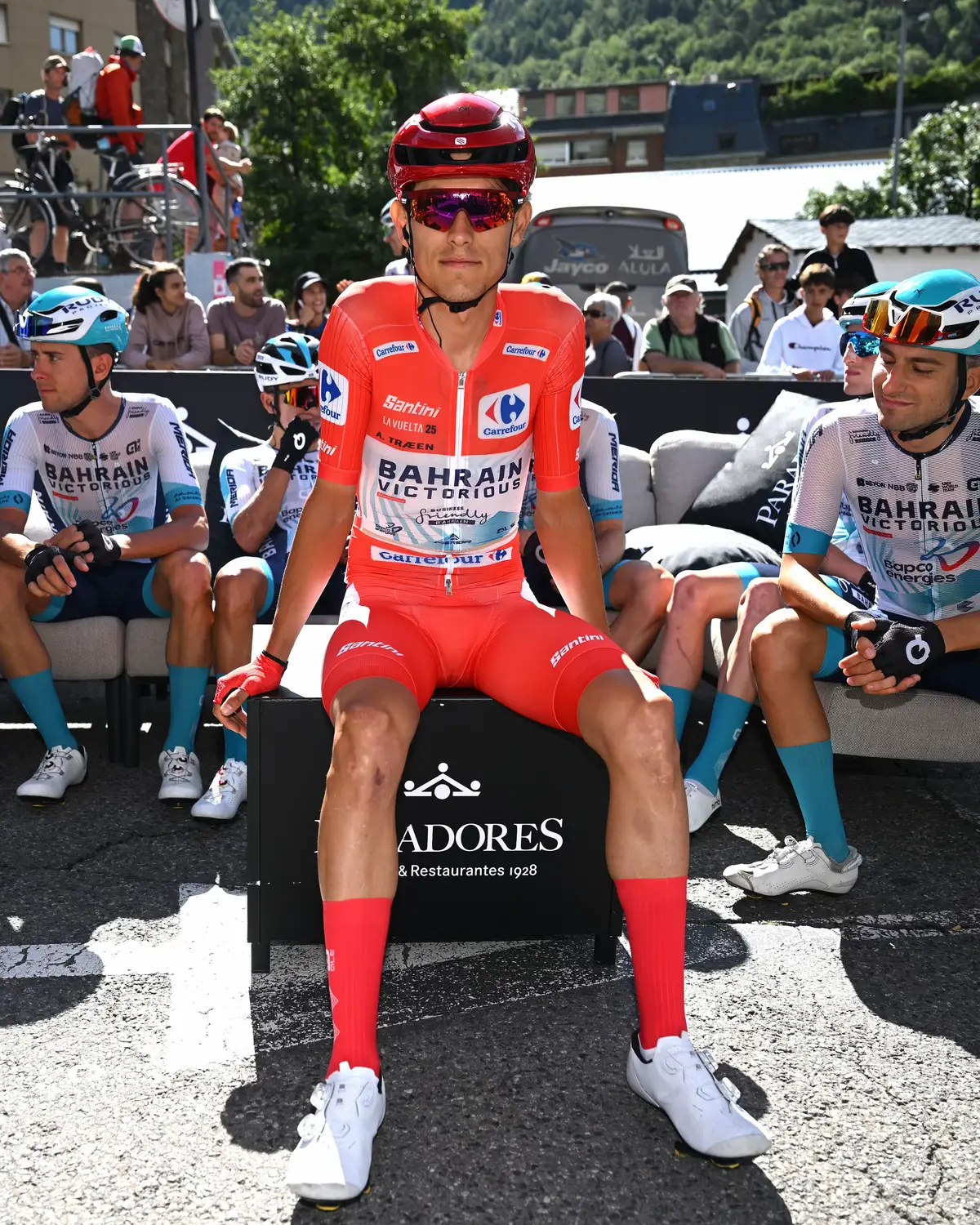 It’s all red for Torstein Traeen ❤️ 🔴 Red jersey  🔴 Red helmet 🔴 Red glasses 🔴 Red socks #cycling #lavuelta #red 