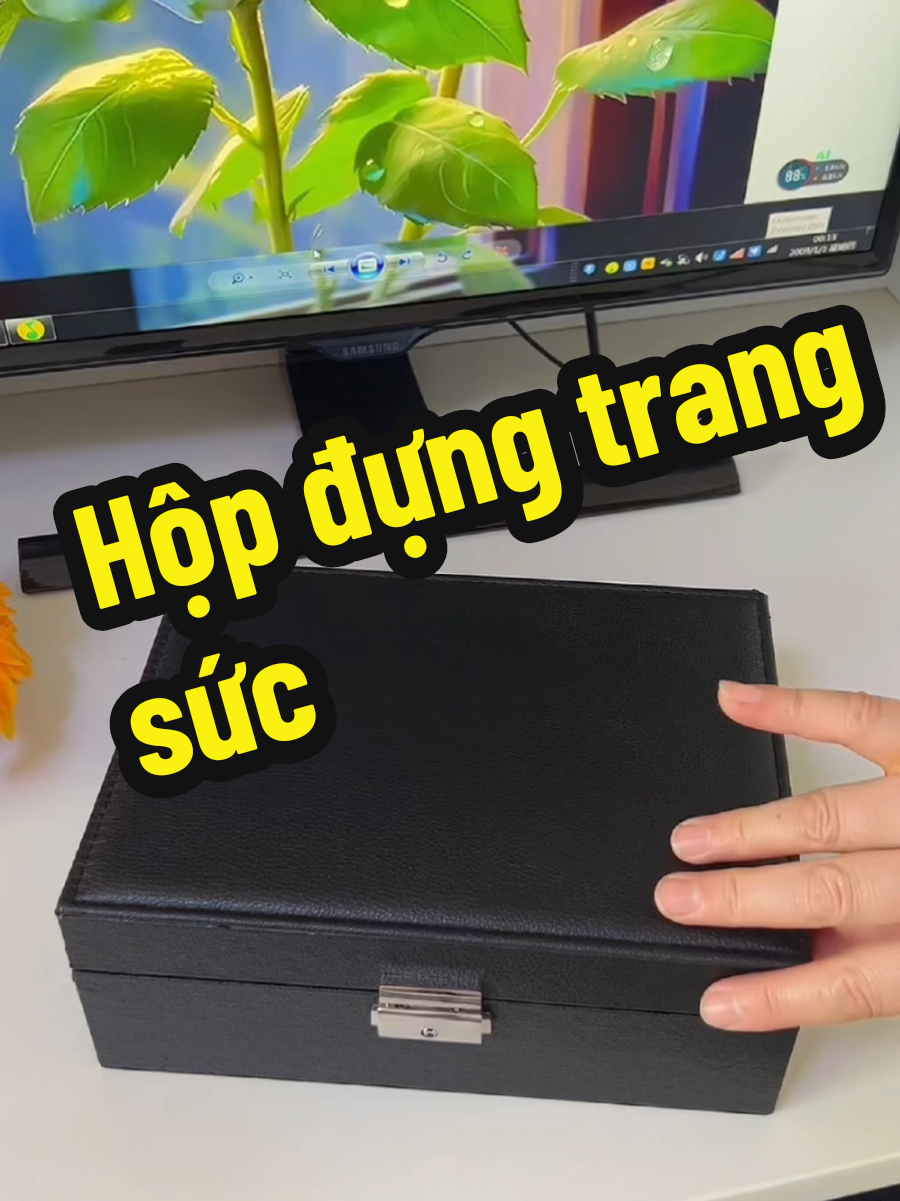 Giờ mỗi tháng tôi lại sắm một món trang sức mới nên đã chuẩn bị cái hộl đựng 2 tầng này, nhiề ngăn chứa mỗi thứ mỗi riêng phân vùng riêng biêt, đặc biệt là có khóa nữa nha! #hopdungtrangsuc #hopdungtrangsuc2tang #creatorsearchinsights 