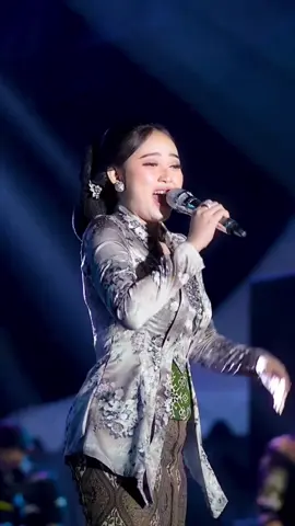 SILVY KUMALASARI ( SETANGKAI ANGGREK BULAN ) @Himawan Music @OM HIMAWAN  #silvykumalasari #setangkaianggrekbulan #fyp #music 
