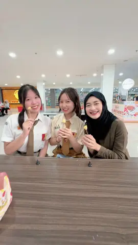 YAAAAAAREEEUUUU!!! YAAA LUUUUU!!! MMMMPPPLLLOOOOOKKKKKKK!!! bareng @Oribel🧿 @michellefh_  #fyp #xyzbca #yareu #mukbang 