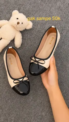 ini warna putih nya kak Sepatu Balet Kerja RIVIA Flats #flatshoes #Flat Shoes Rift #